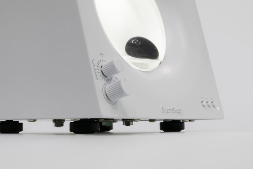 Lower half of the FAV-LE22 Fluid Audio Visualizer's control knobs and circular window showing the globule of nanoparticles at rest.